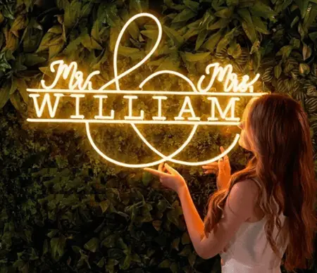 Personalizowany neon LED z imieniem i monogramem
