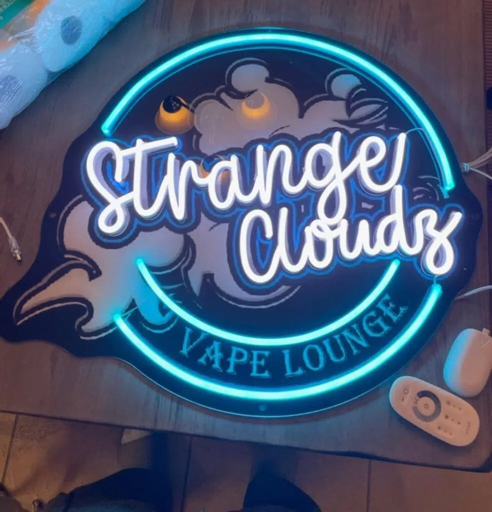 Neon LED z grafiką na podkładzie